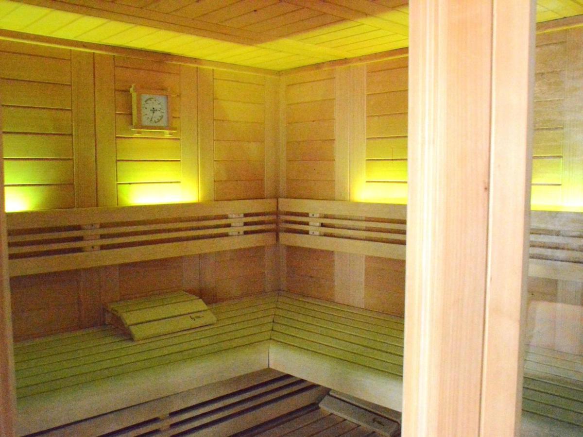Villa With Hot Tub And Sauna Bièvre Δωμάτιο φωτογραφία